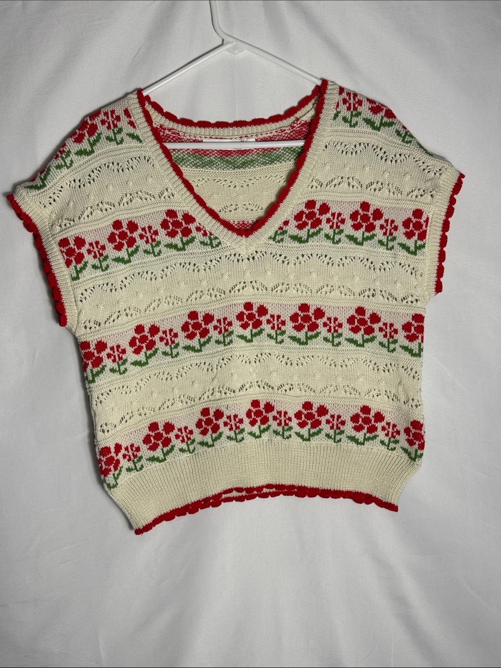 Altar’d State Cream V-Neck Floral Knit Sweater Vest Women’s Size Medium